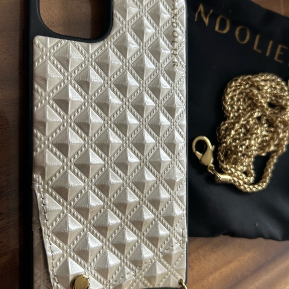 Bandolier Iphone11 cover - Sheila - - Picture 2 of 4